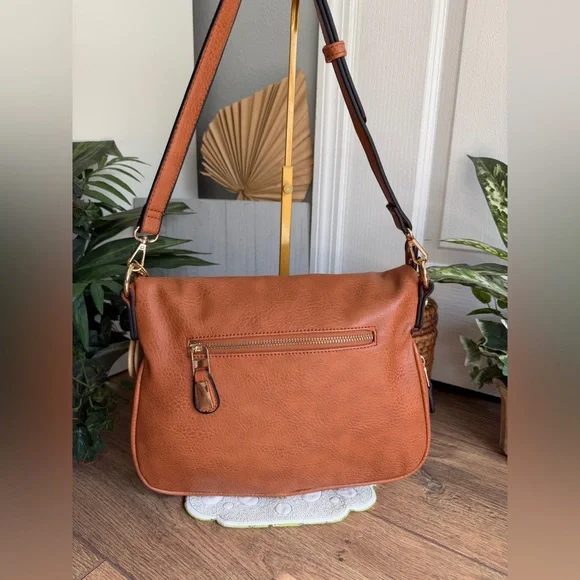 Moda Luxe Henri Tan Vegan Leather Fold Over Expandable Crossbody Bag - Picture 3 of 16